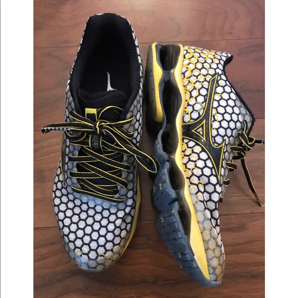 Wave Prophecy 3 Running Shoe